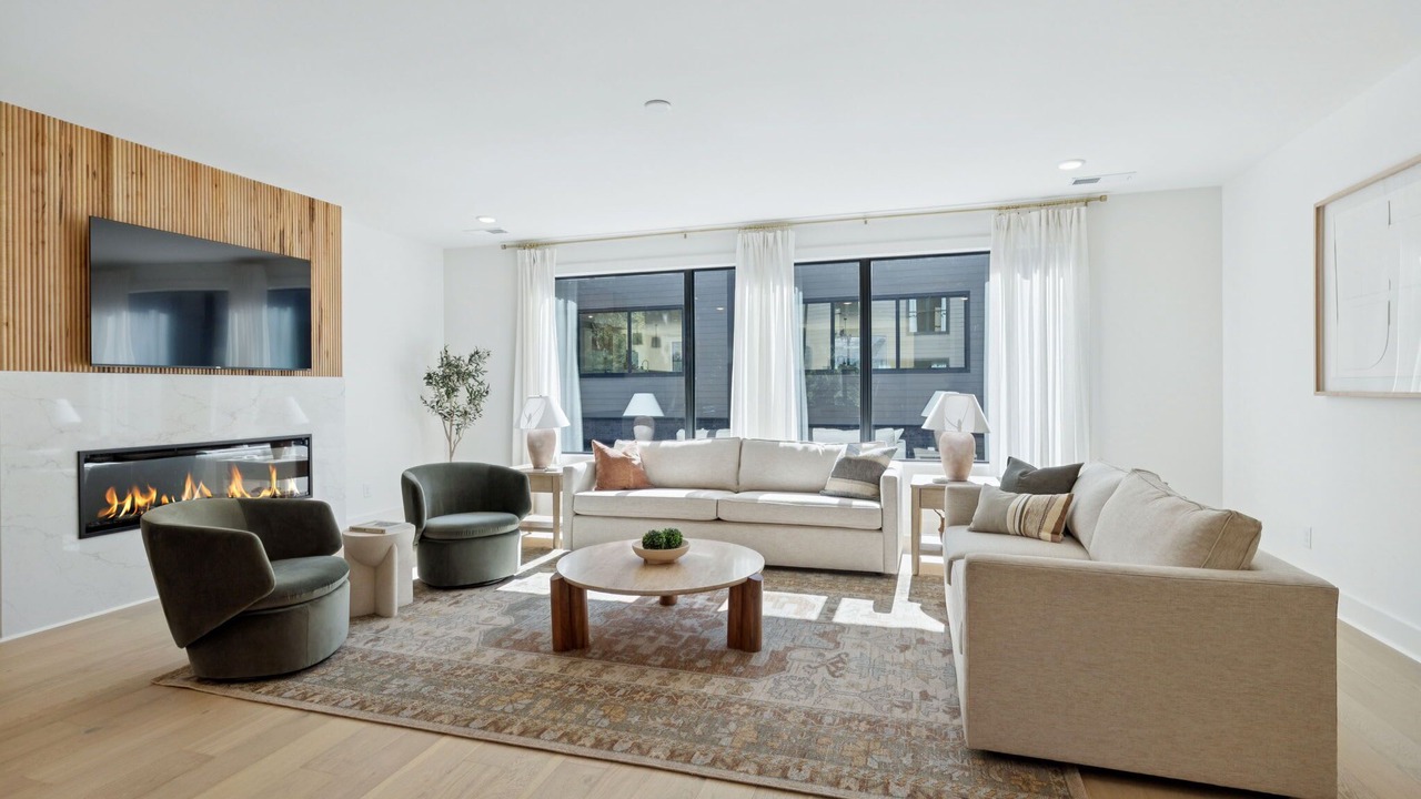 Photo of Livingroom in Hurwood Heights
