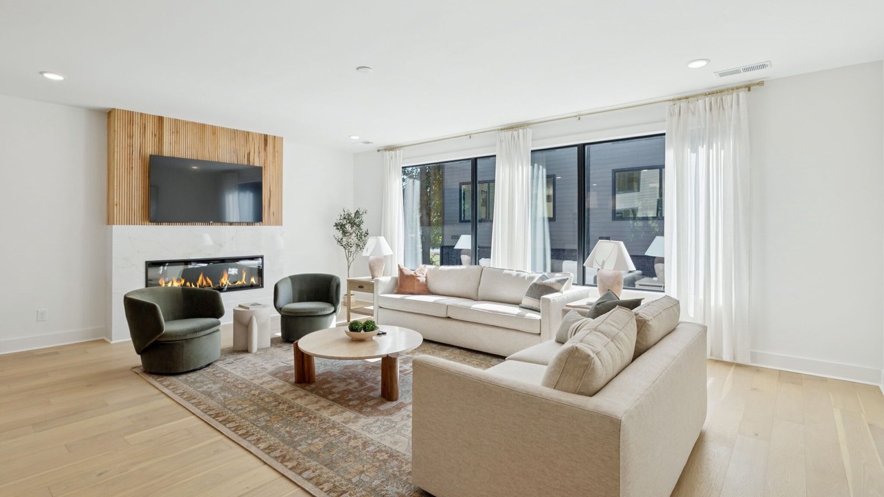 Photo of Livingroom in Hurwood Heights