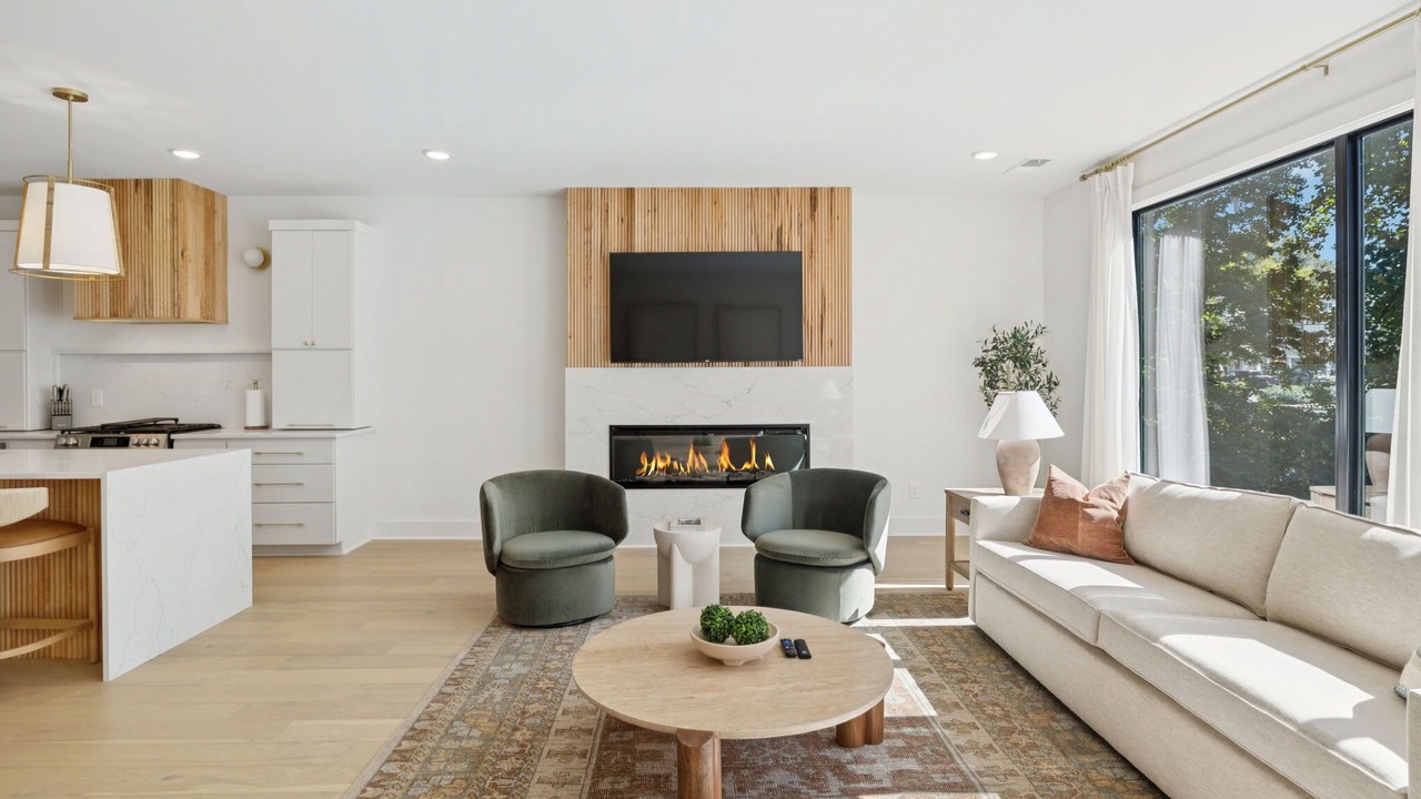 Photo of Livingroom in Hurwood Heights