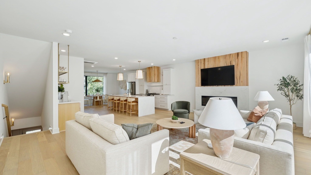 Photo of Livingroom in Hurwood Heights