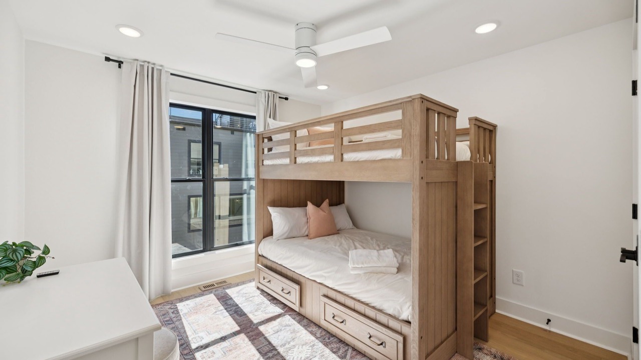 Photo of Bedroom in Hurwood Heights