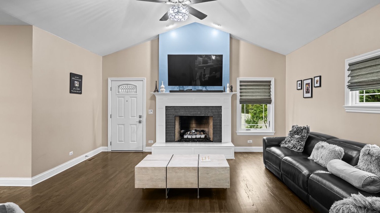 Photo of Livingroom in Arlington Heights