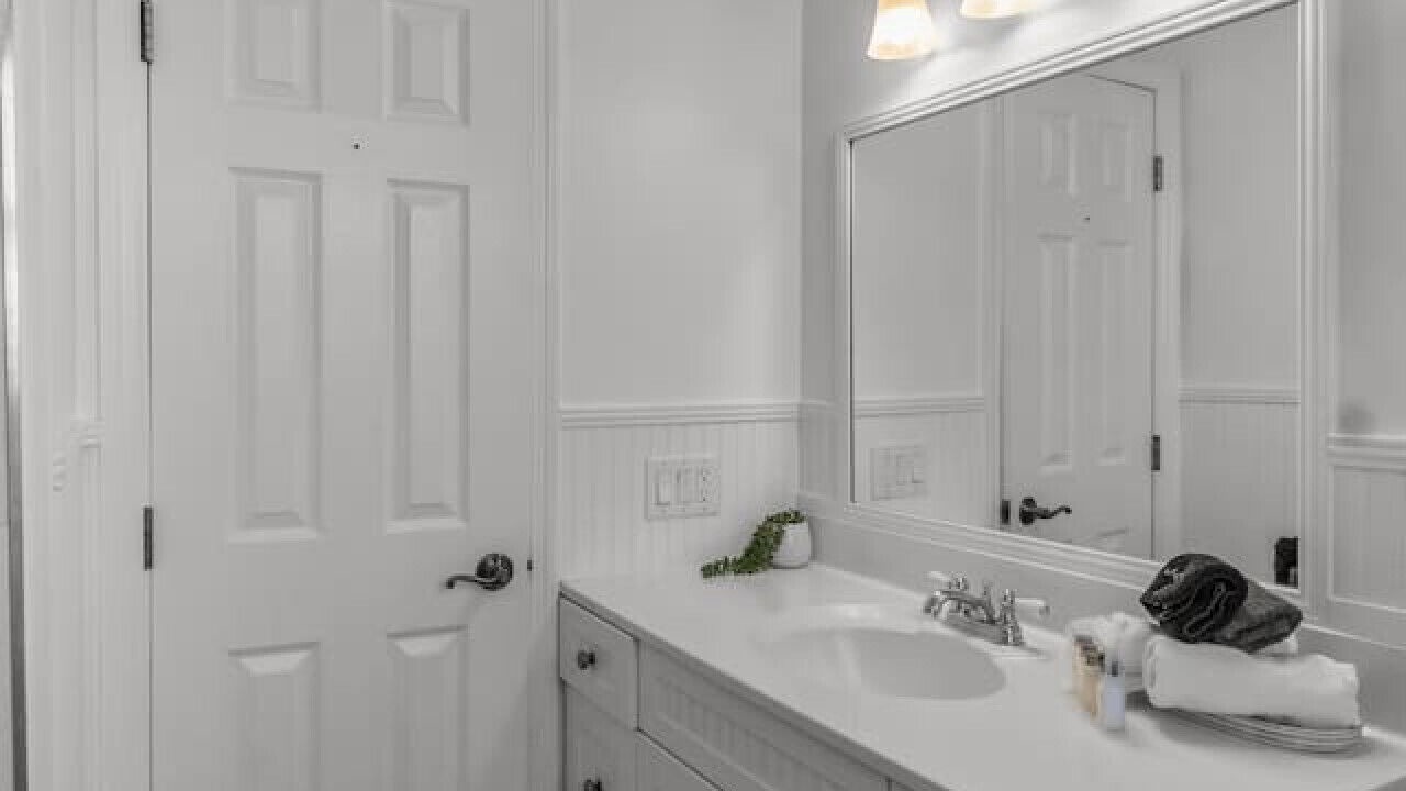 Photo of Bathroom in Garden Isles