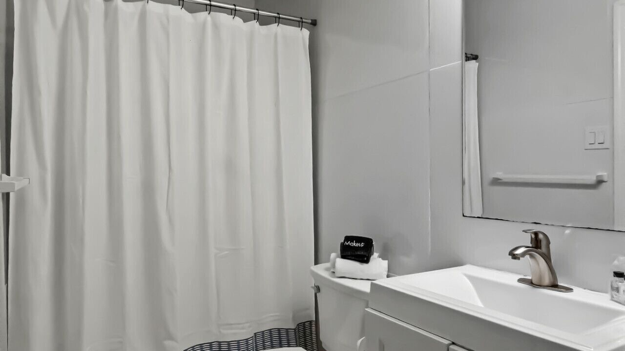 Photo of Bathroom in Garden Isles