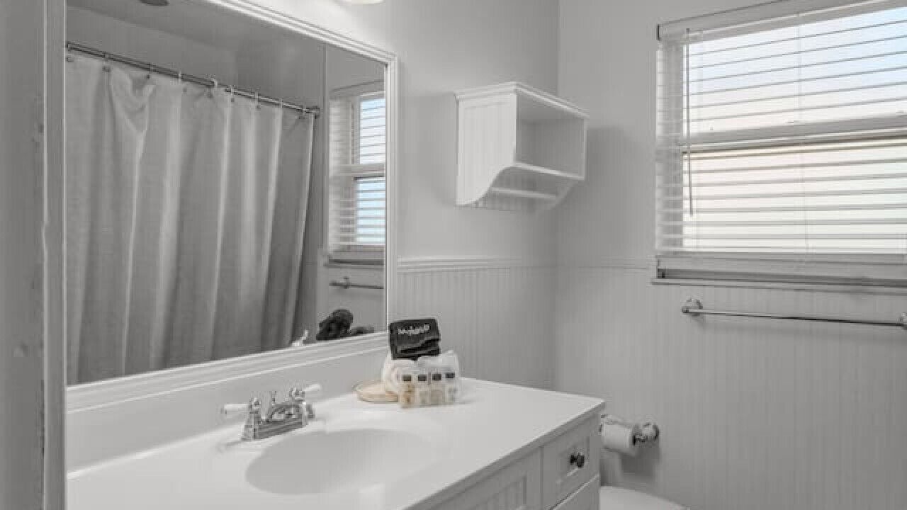 Photo of Bathroom in Garden Isles