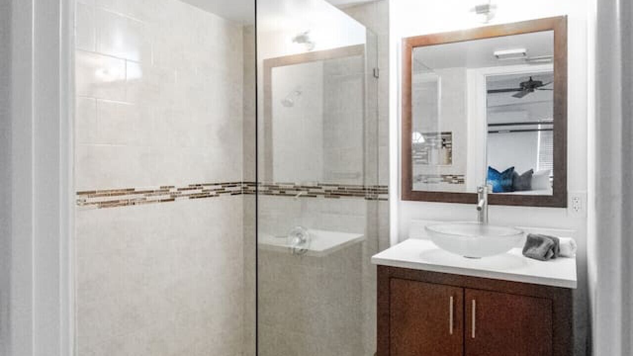Photo of Bathroom in Garden Isles