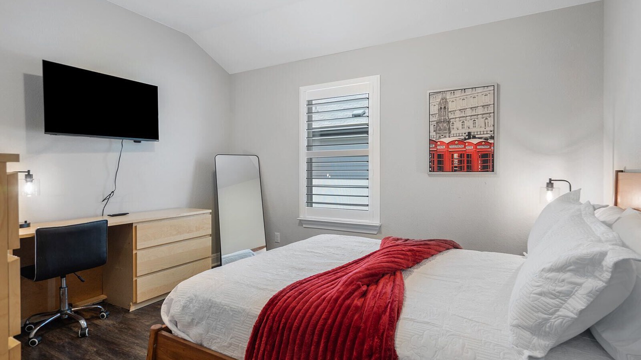 Photo of Bedroom in McNeil