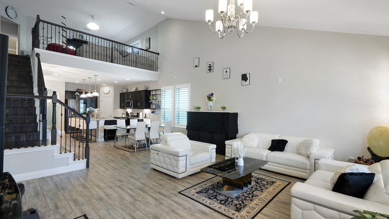 Photo of Livingroom in McNeil