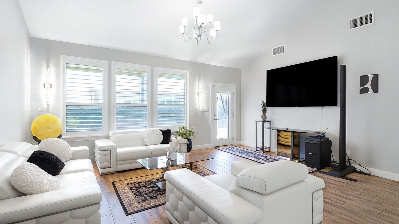Photo of Livingroom in McNeil