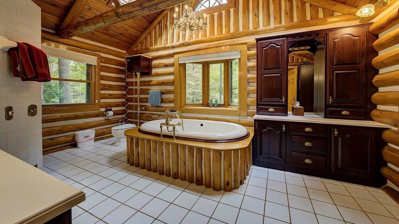 Photo of Bathroom in Mayfield