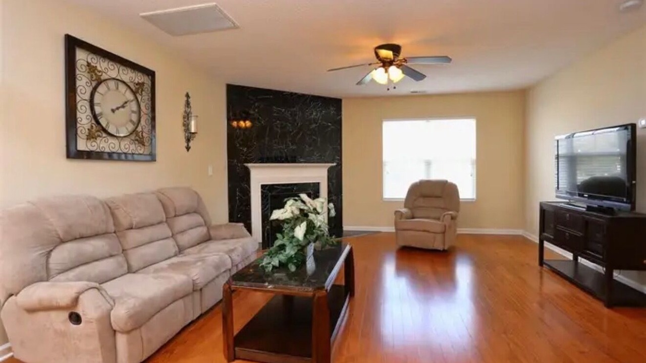 Photo of Livingroom in Creedmoor
