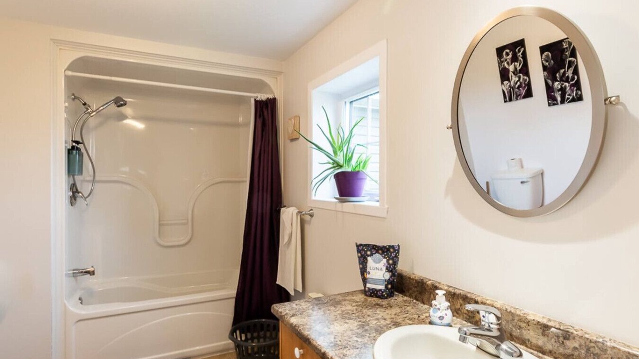 Photo of Bathroom in Saint-Damien-de-Buckland