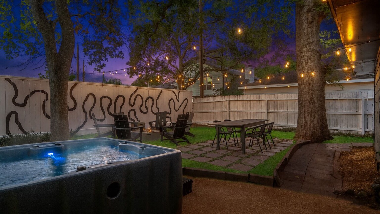 Photo of Outdoor in Garden Oaks