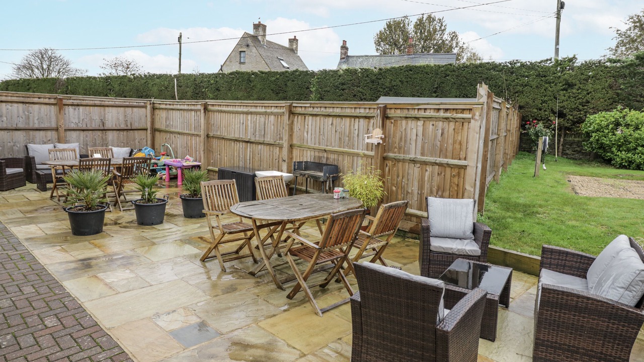 Photo of Outdoor in Black Bourton