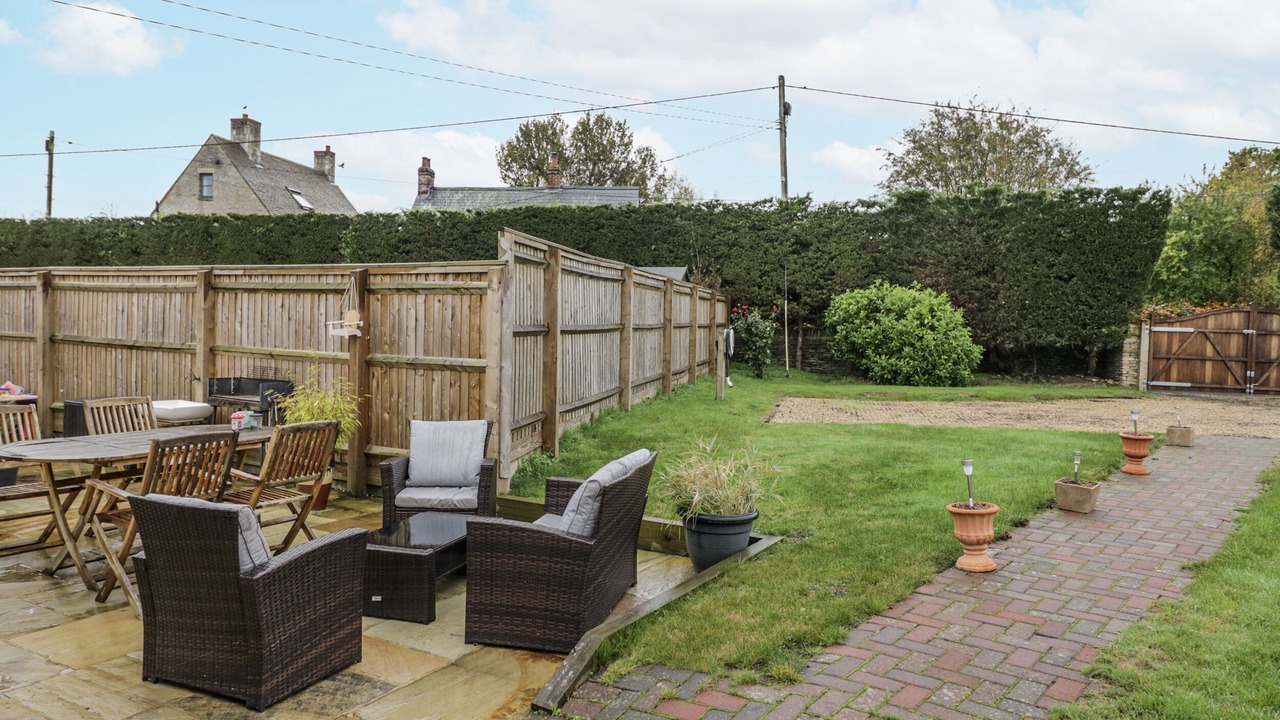 Photo of Outdoor in Black Bourton