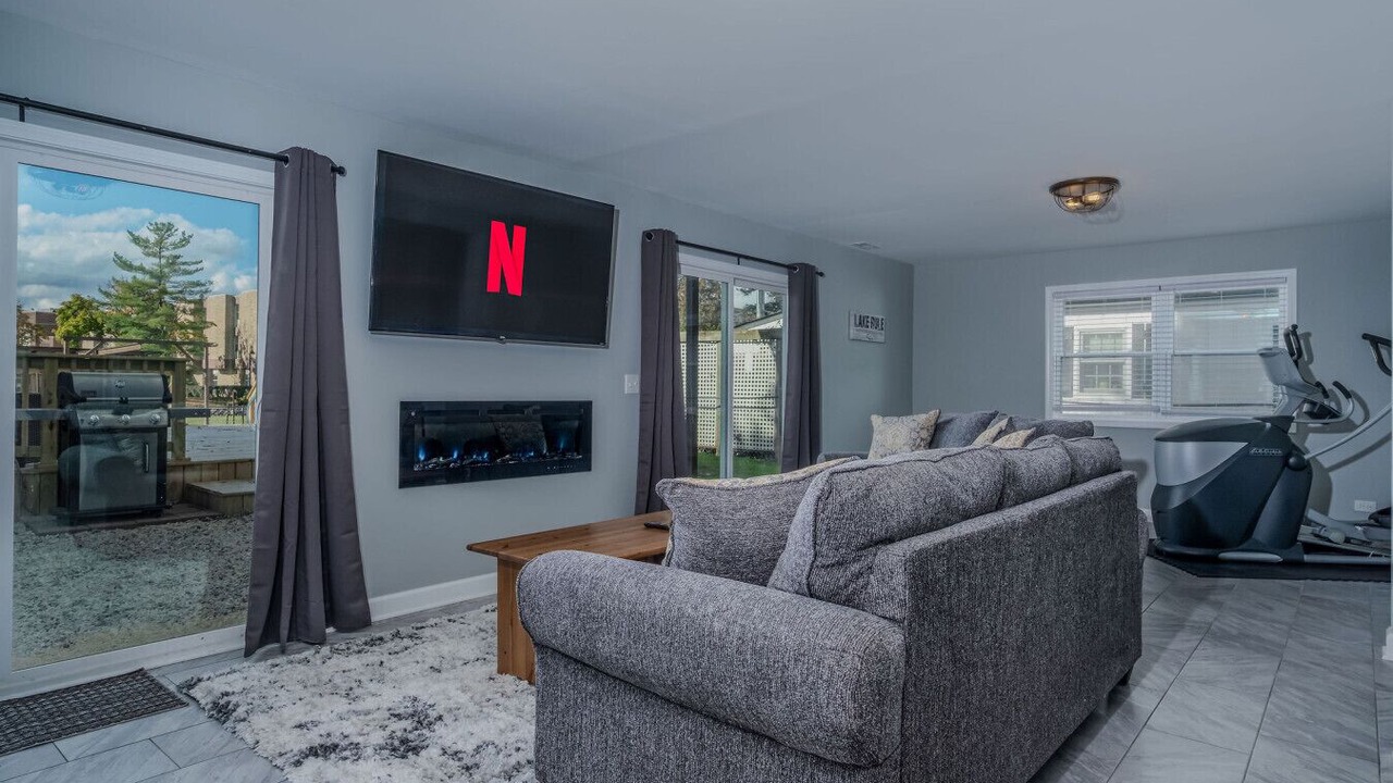 Photo of Livingroom in McHenry
