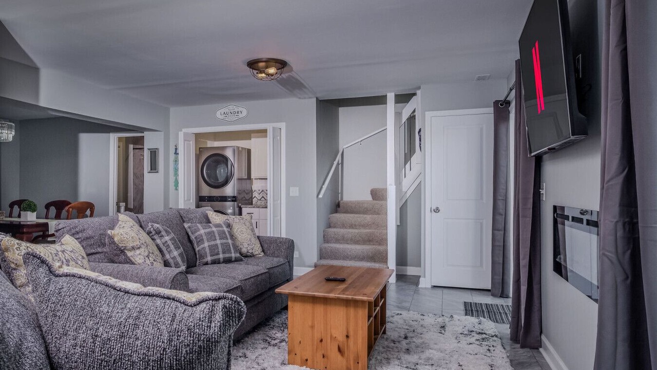 Photo of Livingroom in McHenry