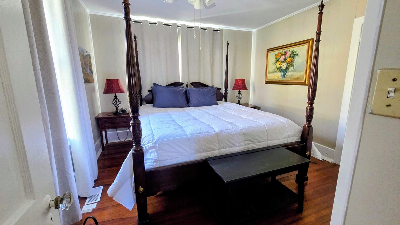 Photo of Bedroom in Hardy
