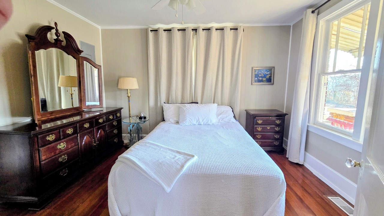 Photo of Bedroom in Hardy