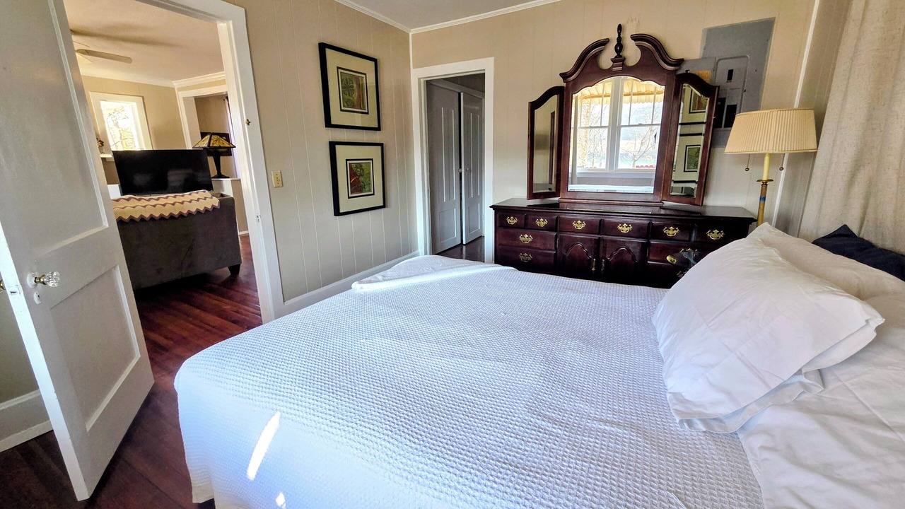 Photo of Bedroom in Hardy