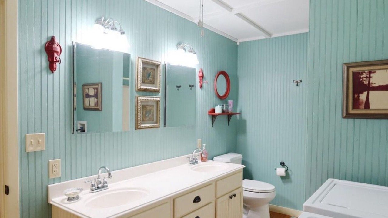 Photo of Bathroom in Marshall