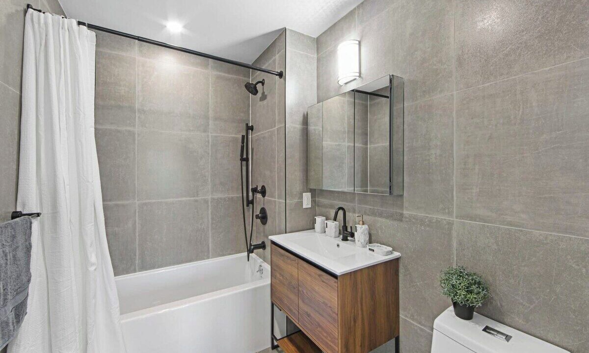Photo of Bathroom in Greenpoint