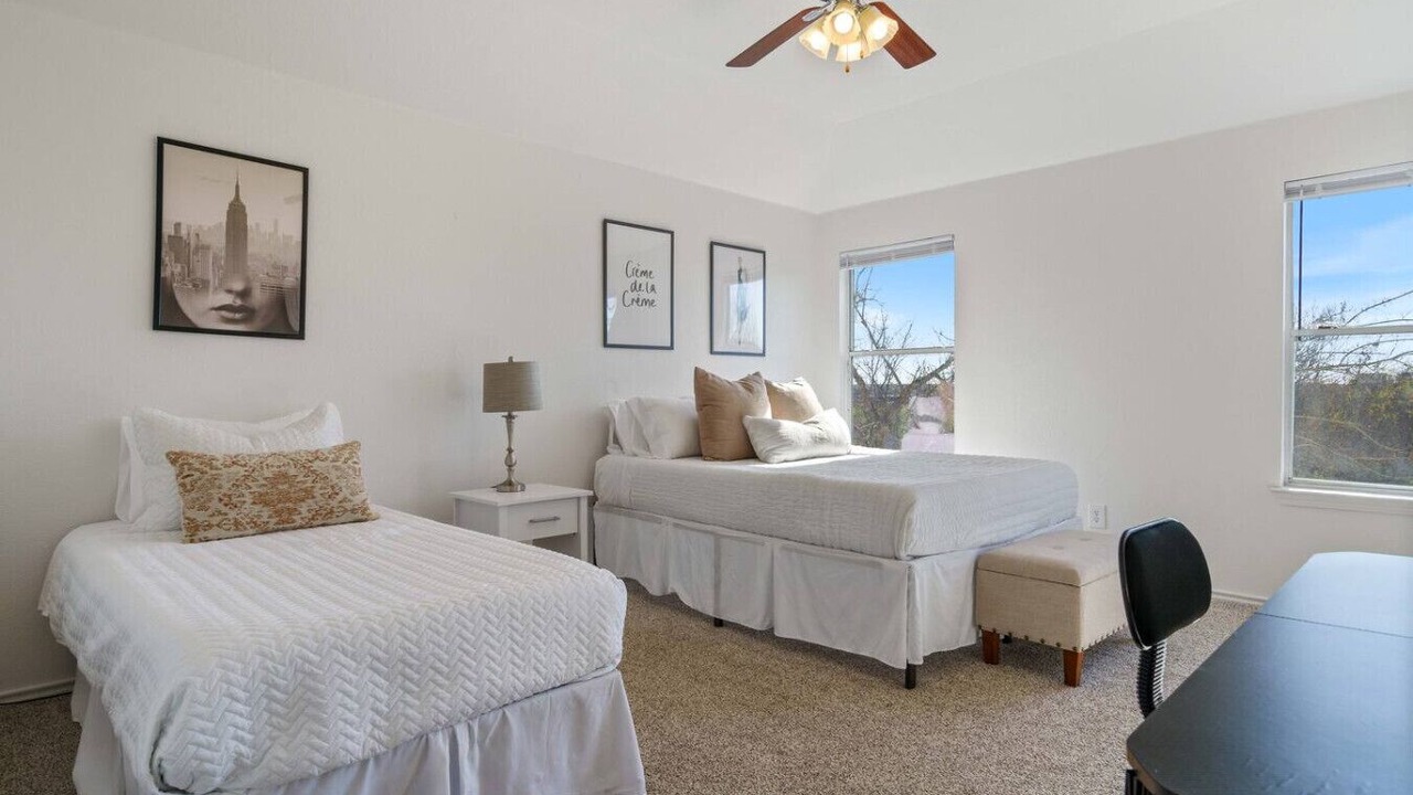 Photo of Bedroom in Manor