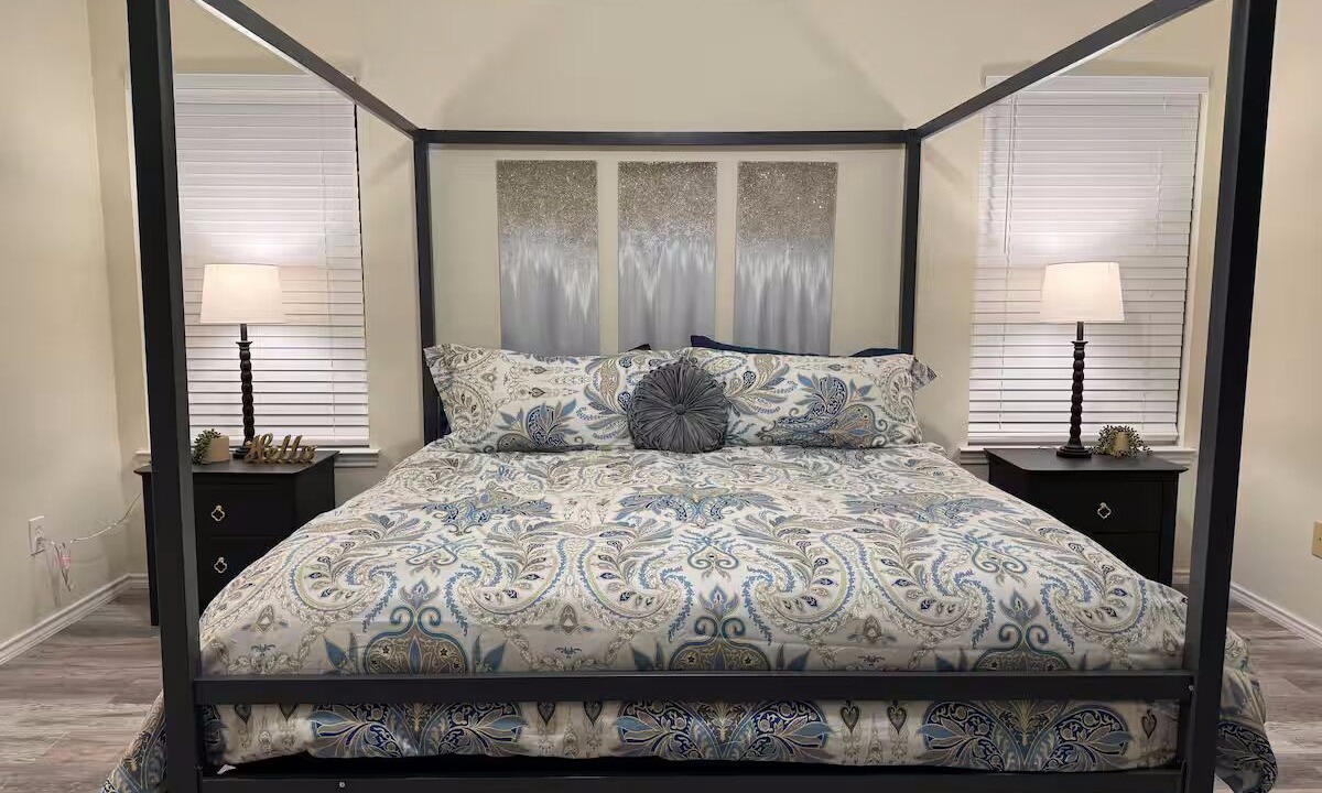 Photo of Bedroom in Garland