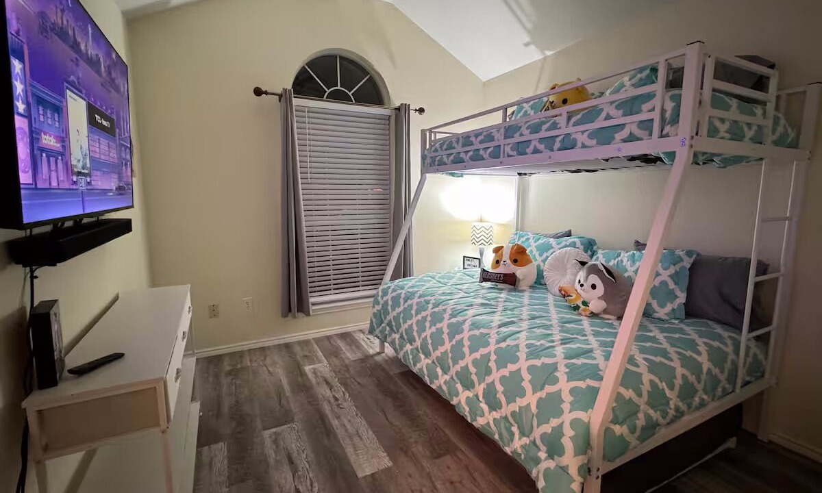 Photo of Bedroom in Garland