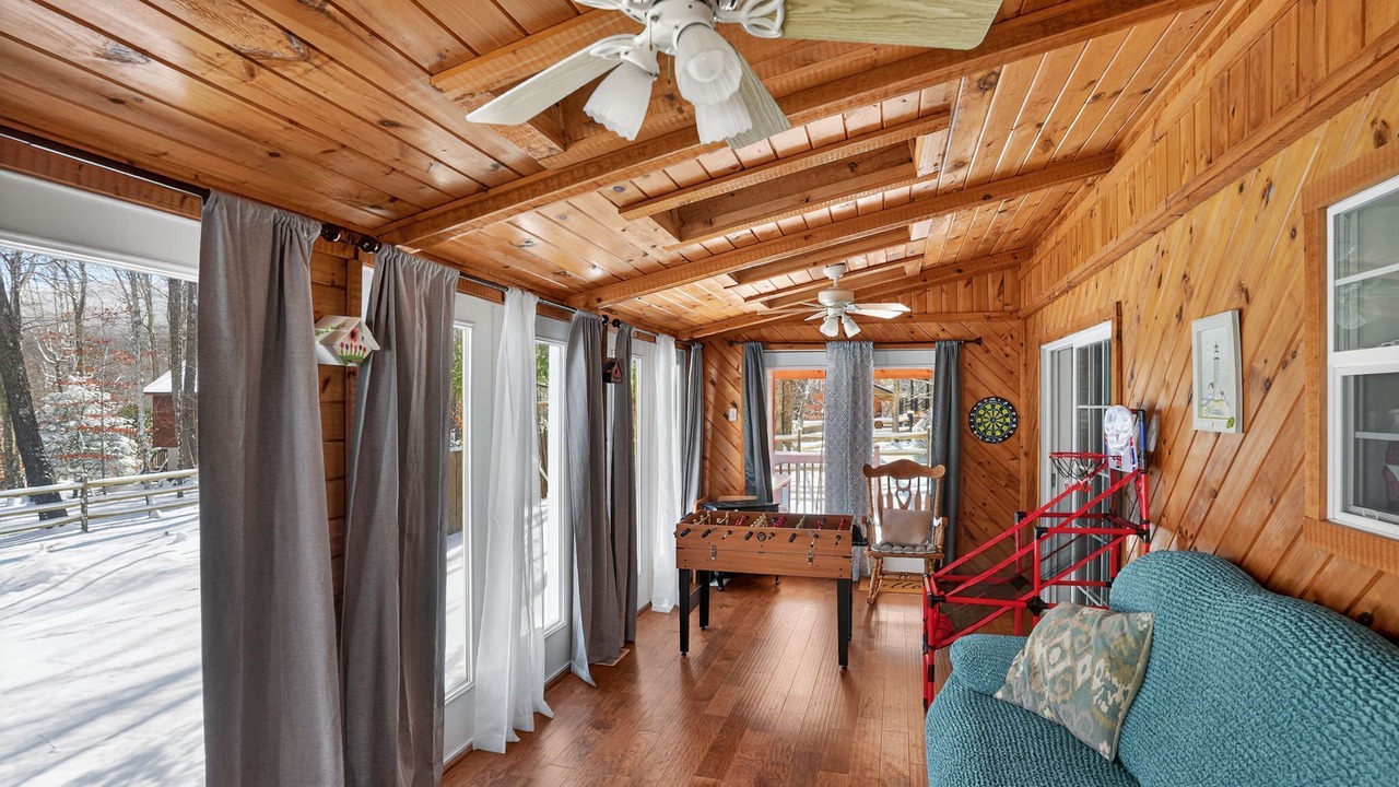 Photo of Livingroom in Charter Hills