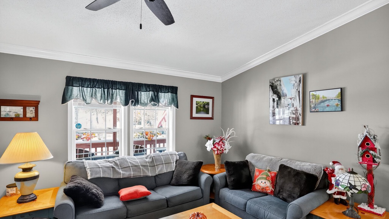 Photo of Livingroom in Charter Hills
