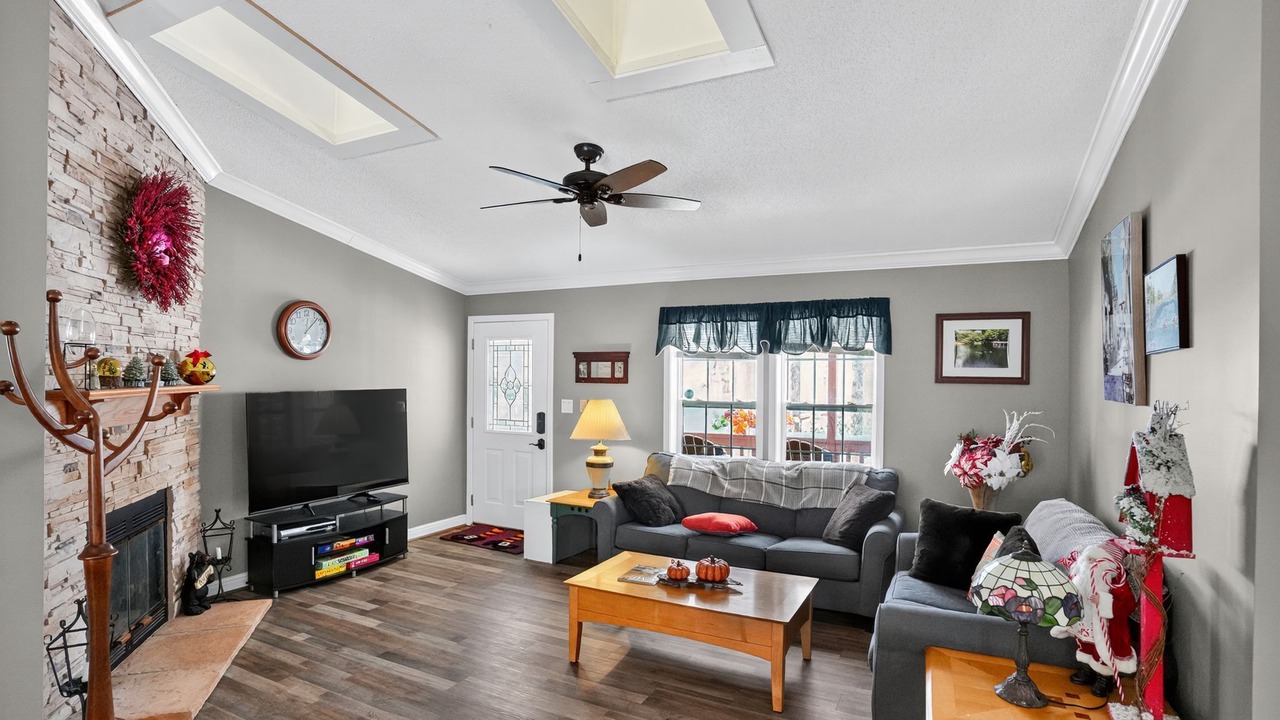 Photo of Livingroom in Charter Hills