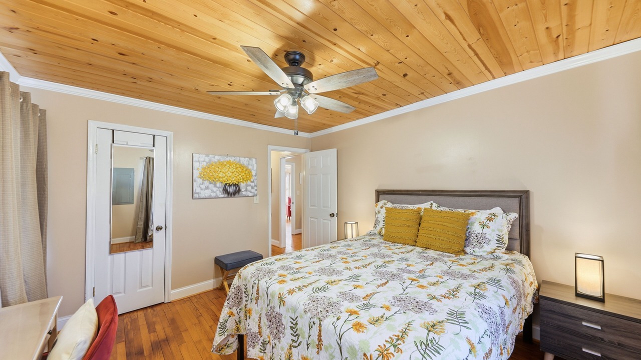Photo of Bedroom in Helen
