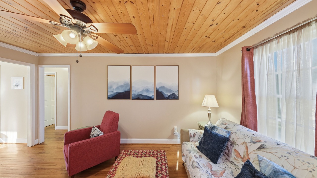 Photo of Livingroom in Helen
