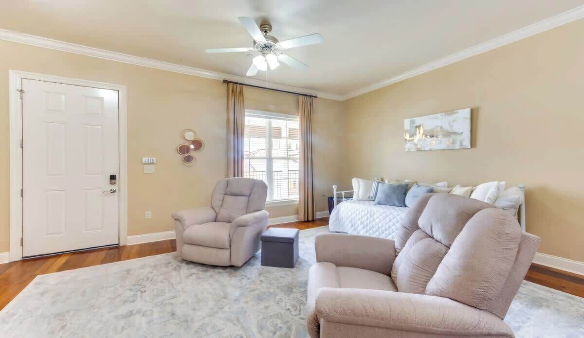 Photo of Livingroom in Highlands - Perkins