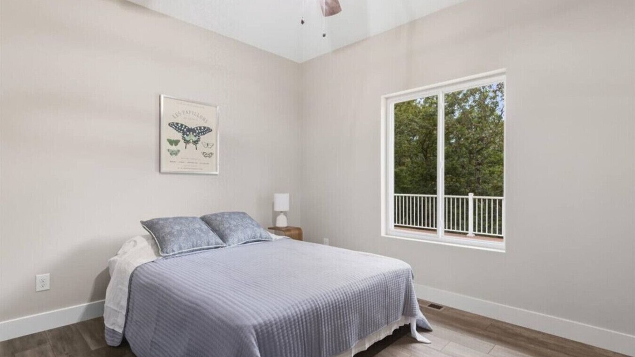 Photo of Bedroom in Roach