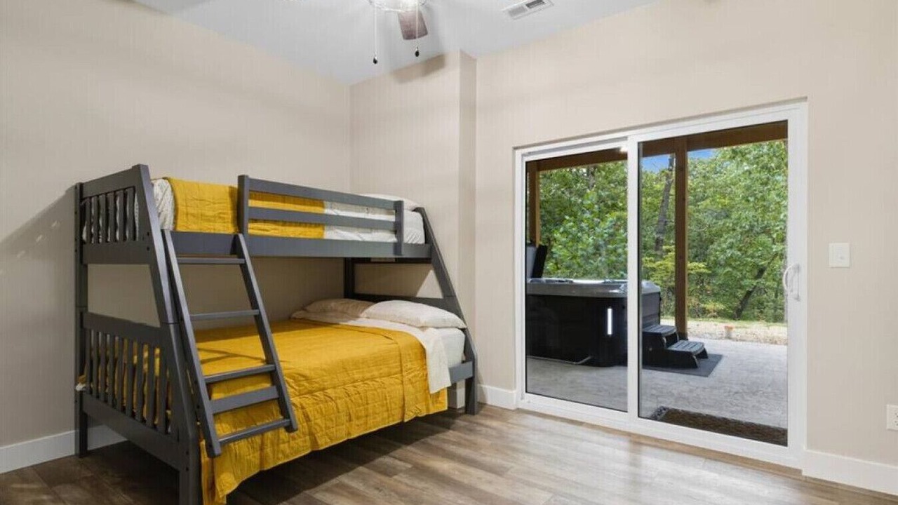 Photo of Bedroom in Roach