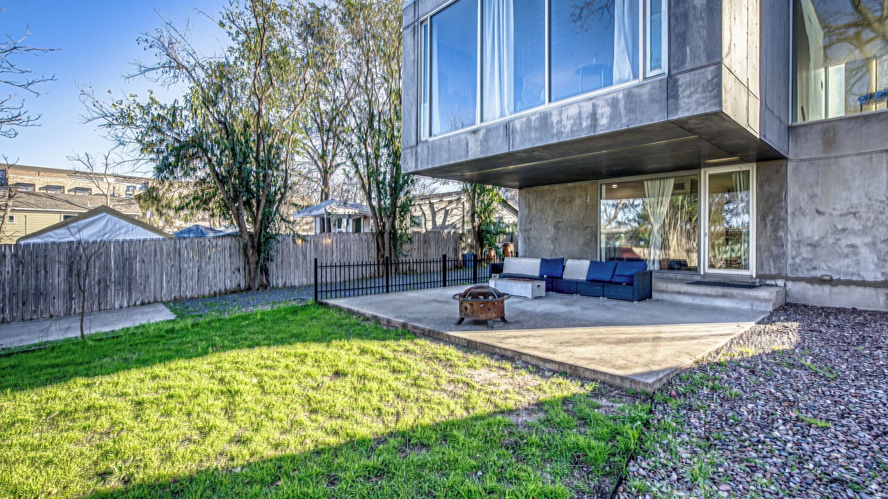 Photo of Patio Balcony in Dawson