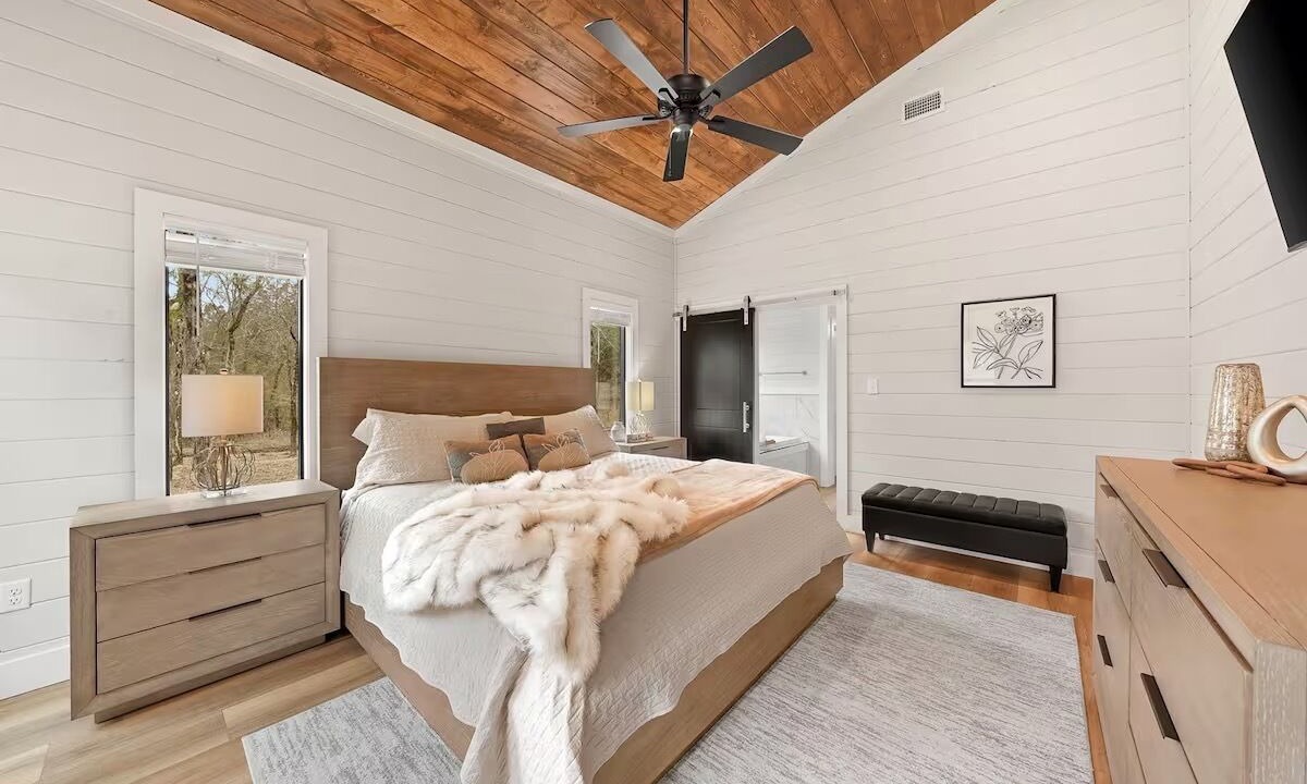 Photo of Bedroom in Hochatown