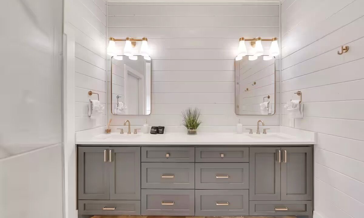 Photo of Bathroom in Hochatown