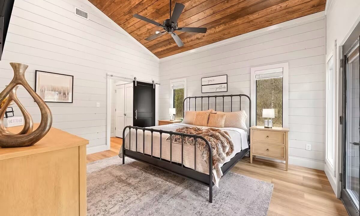 Photo of Bedroom in Hochatown