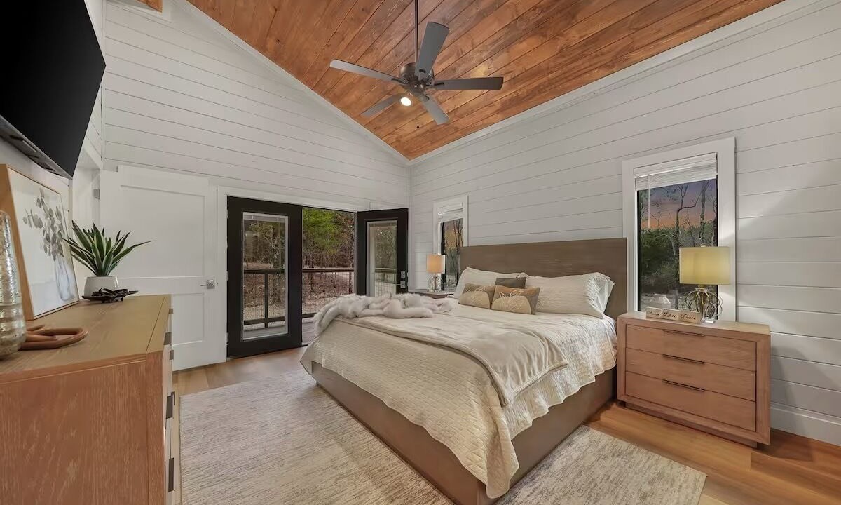 Photo of Bedroom in Hochatown