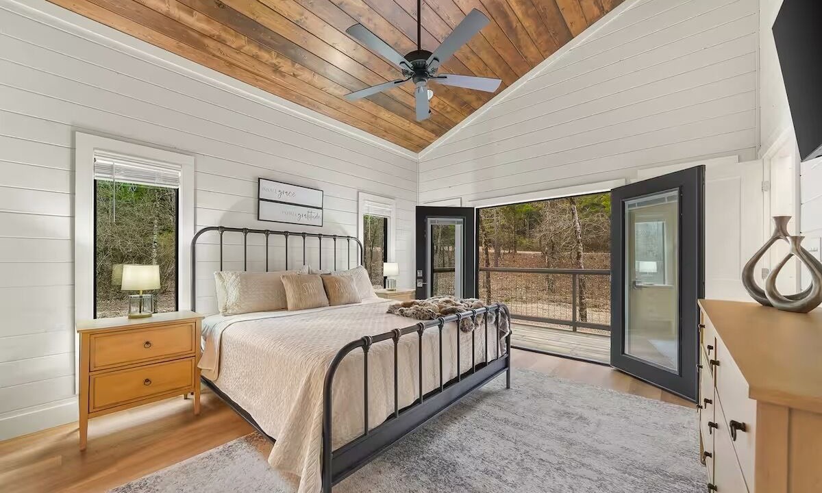Photo of Bedroom in Hochatown