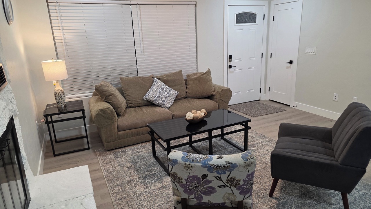 Photo of Livingroom in Thatcher