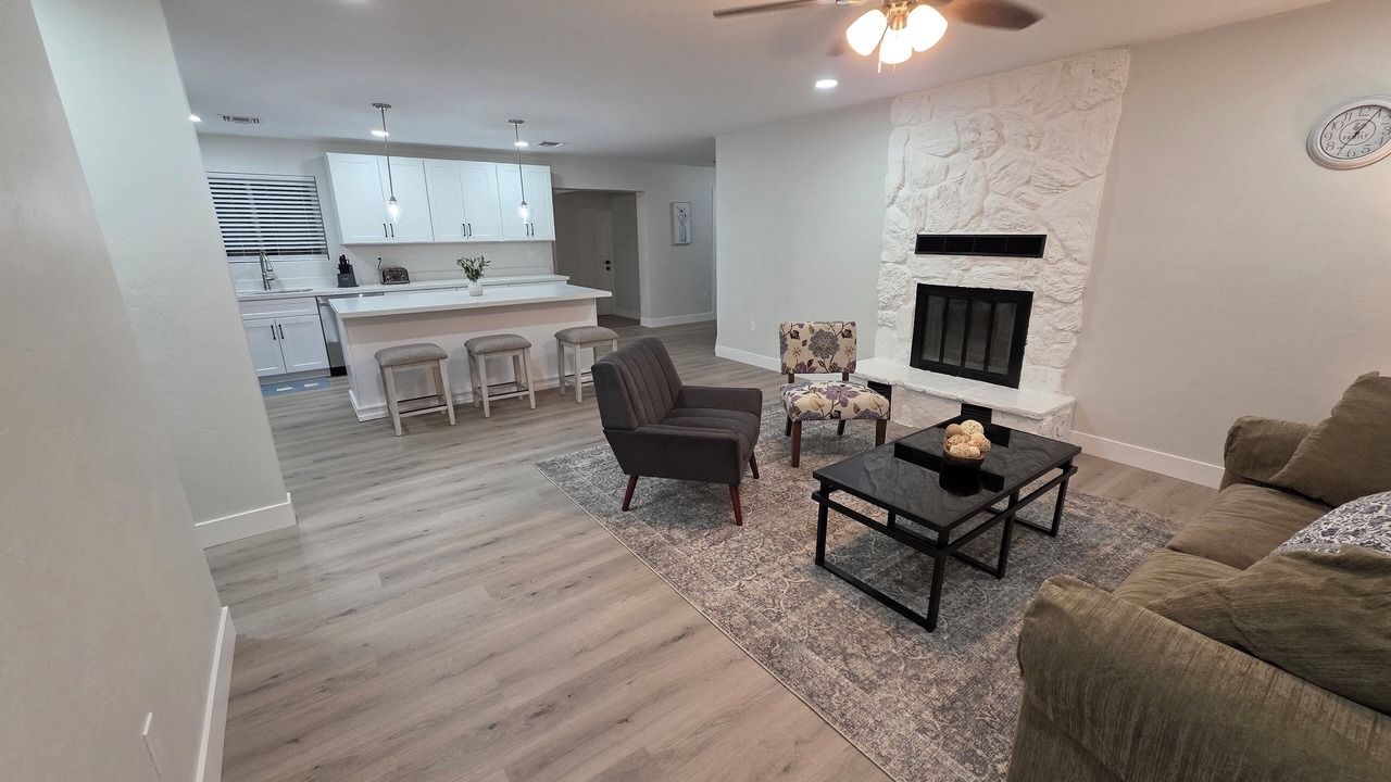 Photo of Livingroom in Thatcher