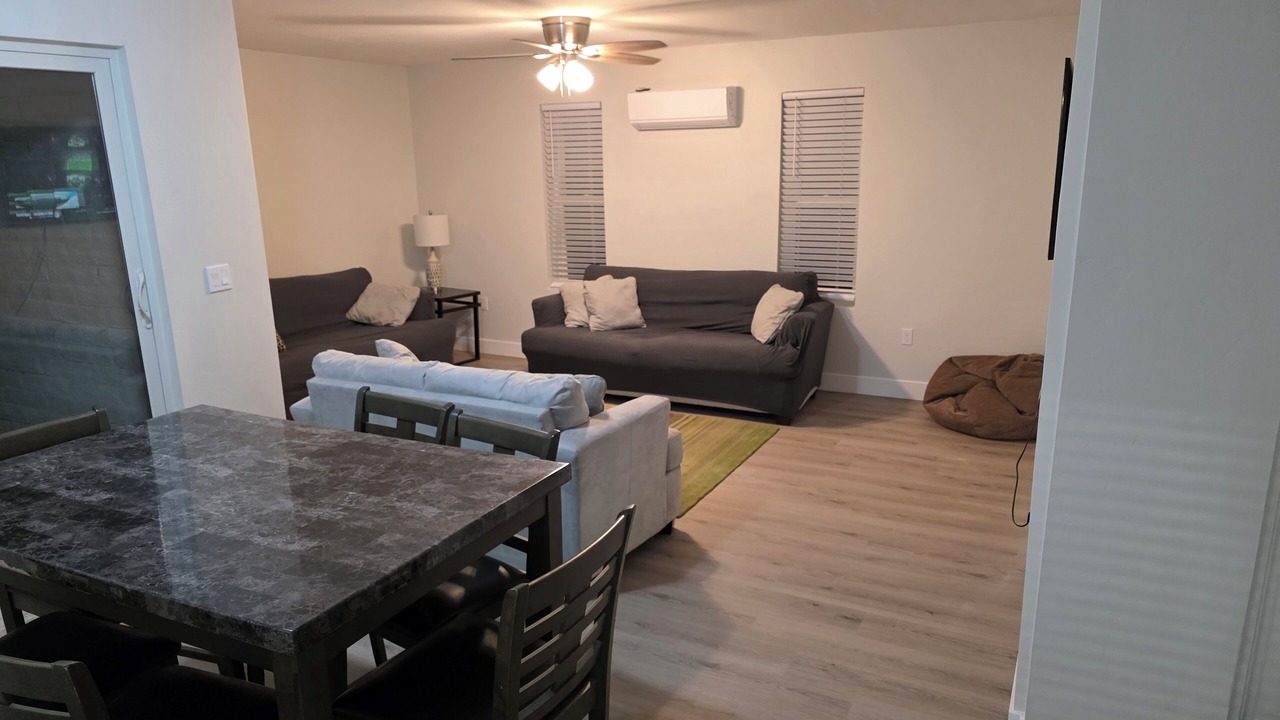 Photo of Livingroom in Thatcher
