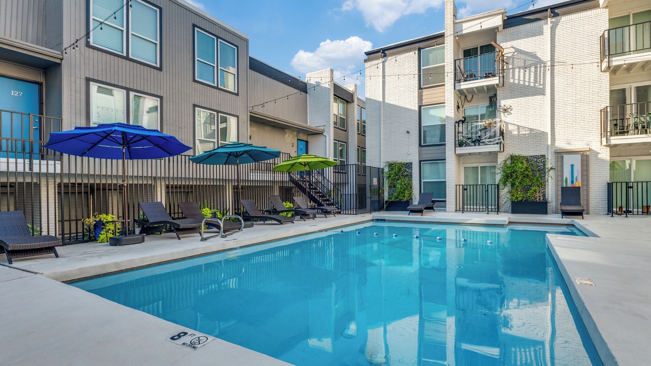 Photo of Outdoor in Oak Lawn