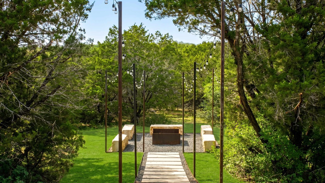 Photo of Outdoor in West Oak Hill