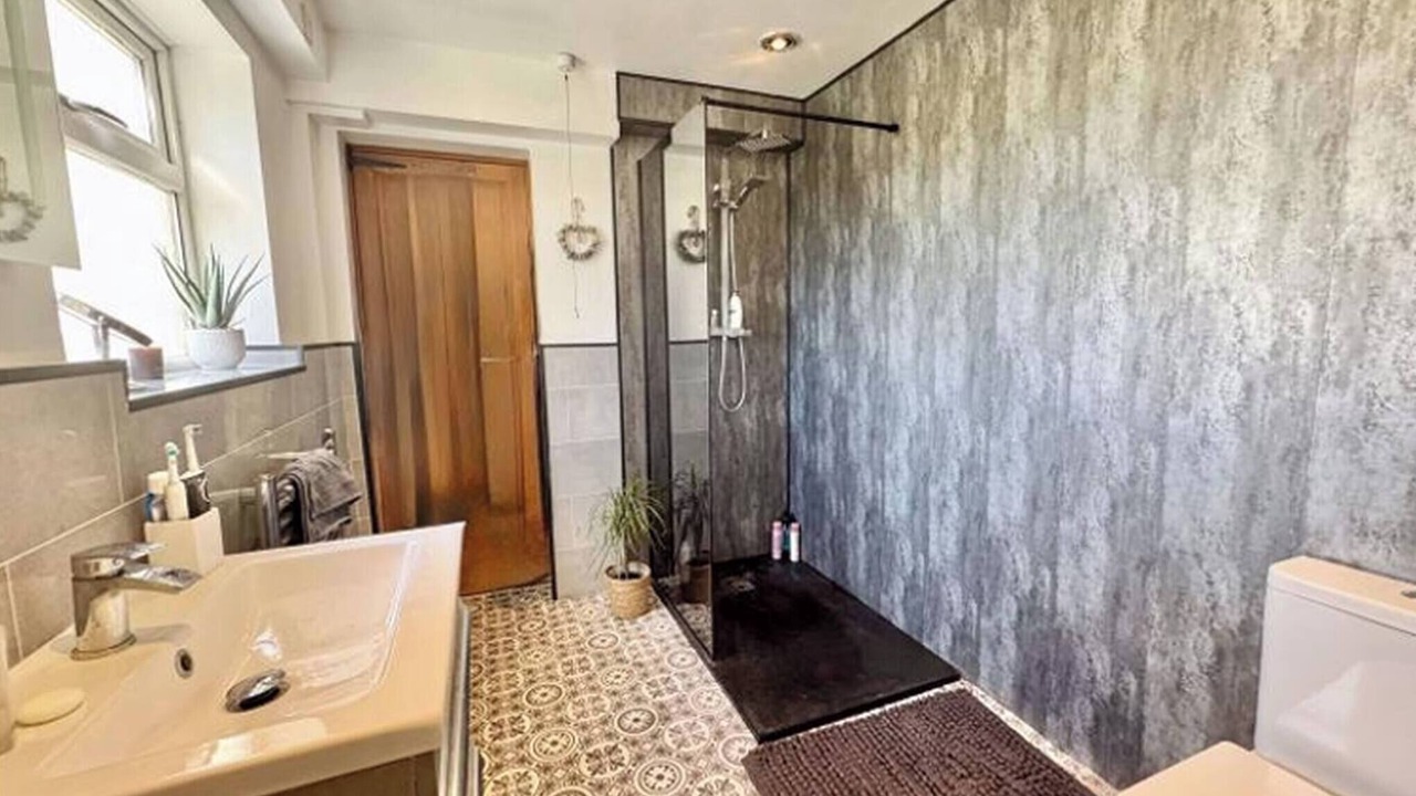 Photo of Bathroom in Louth