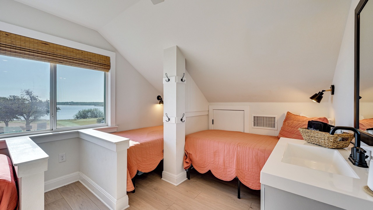 Photo of Bedroom in Tow